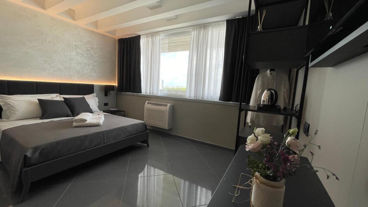 Hotel Tranquillo Uptown Lecce Esterno foto
