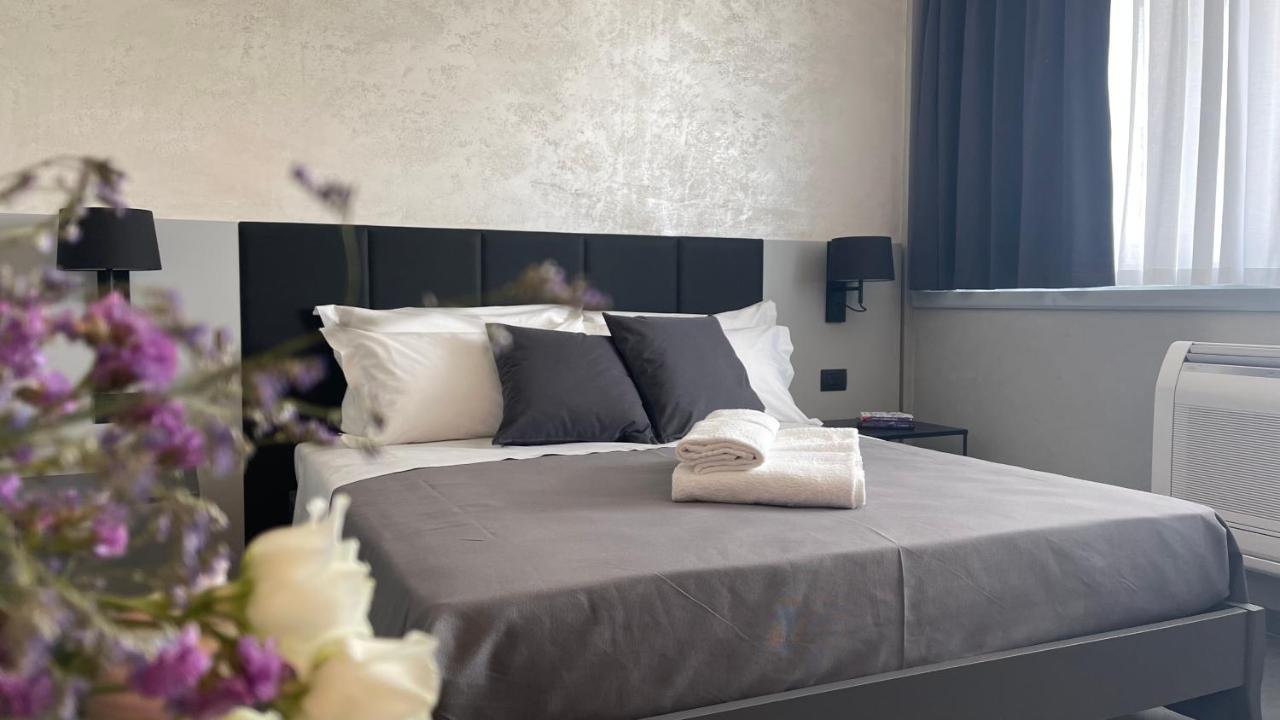Hotel Tranquillo Uptown Lecce Esterno foto