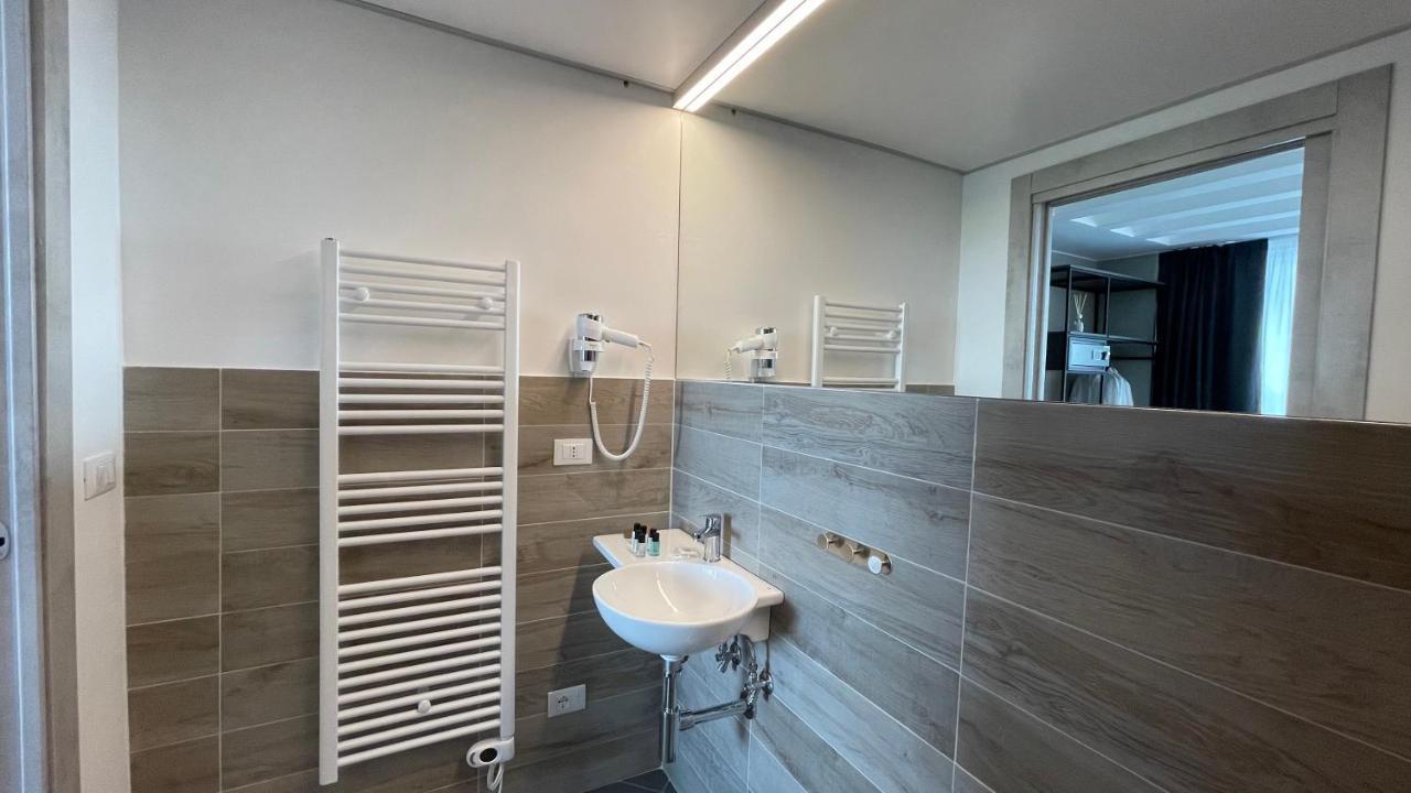 Hotel Tranquillo Uptown Lecce Esterno foto