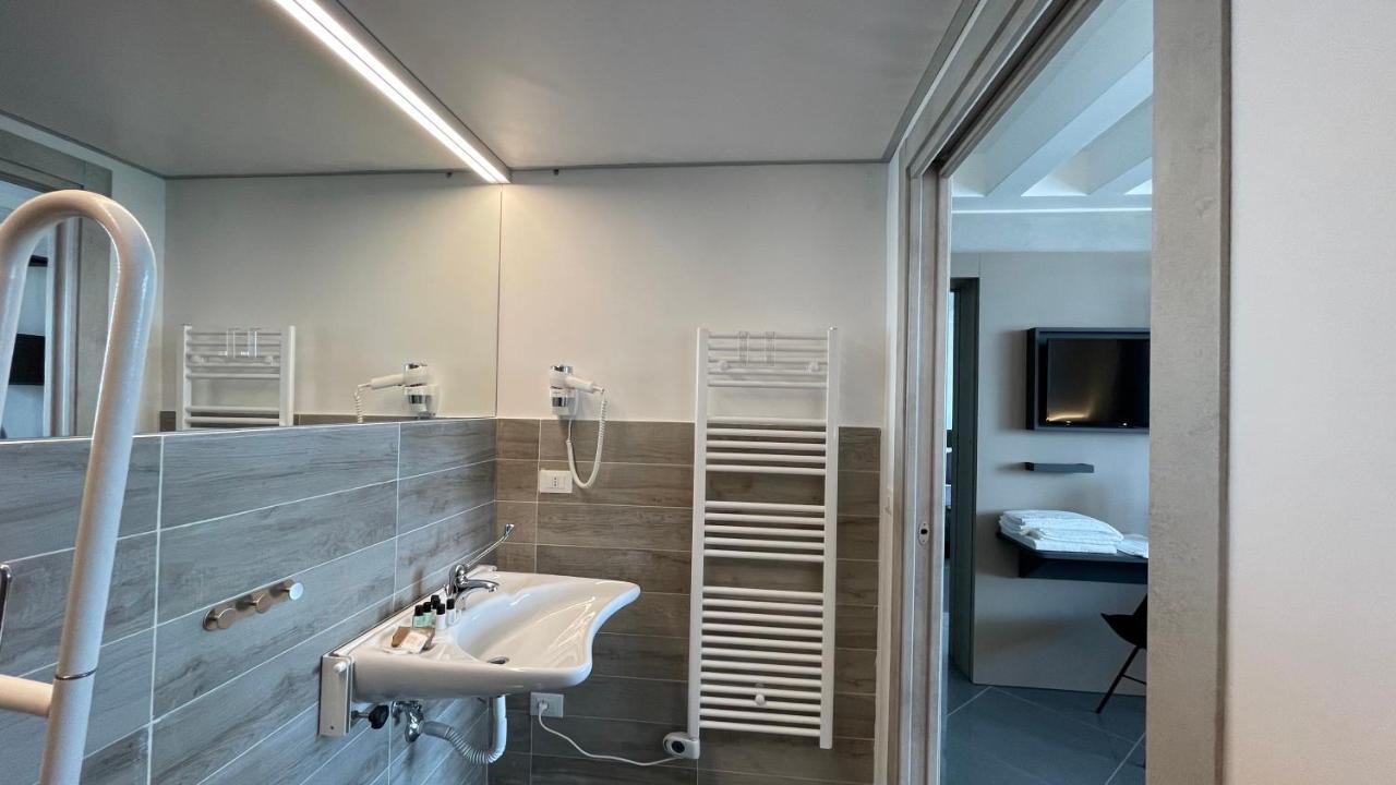 Hotel Tranquillo Uptown Lecce Esterno foto